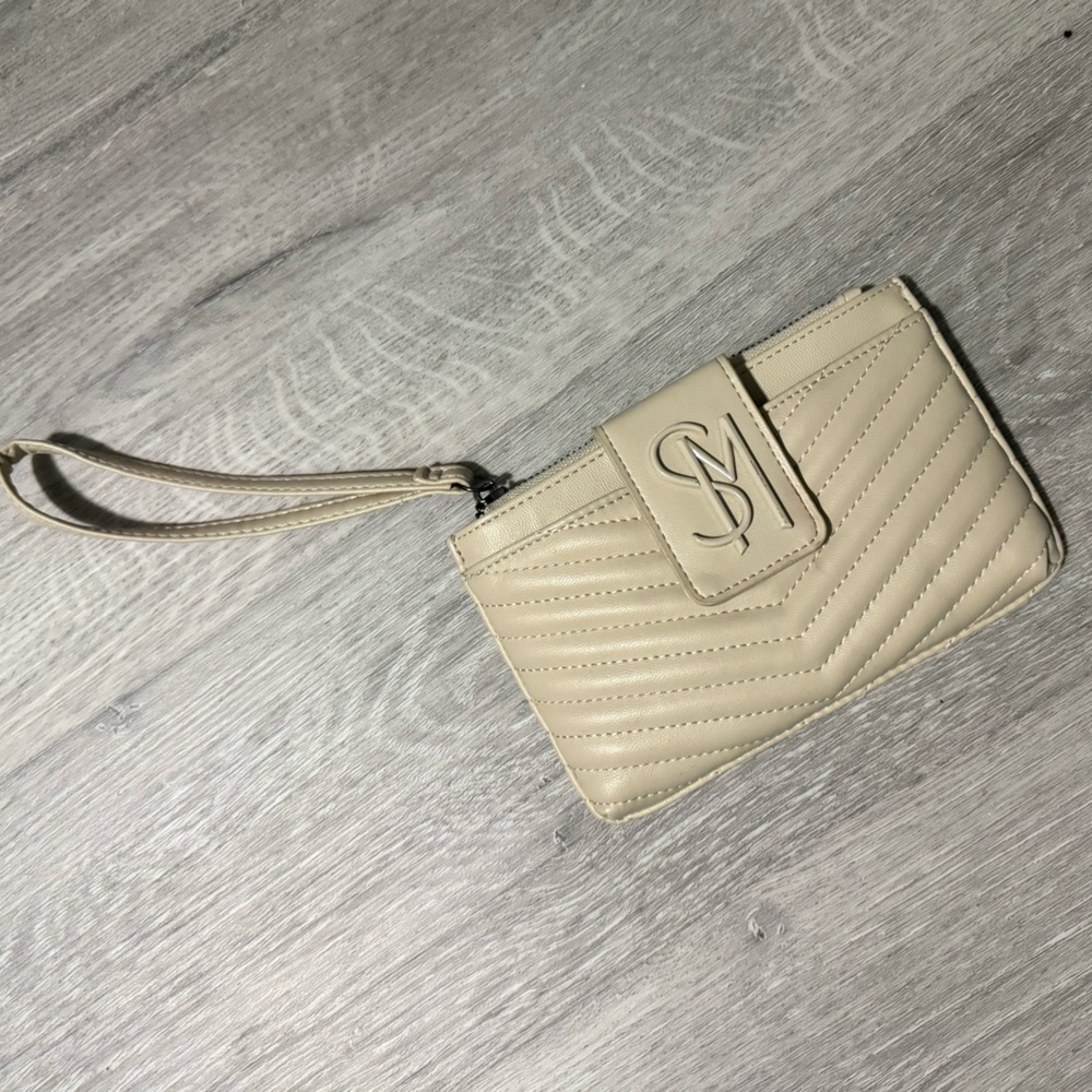 Steve Madden Cream Wristlet